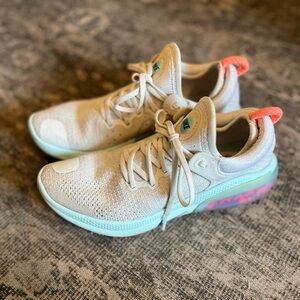 EUC Nike Joyride Run Fly Knit White Sail Mango size 8